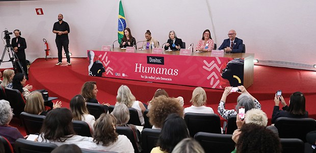 Encontro “Direitos: Humanas – Voz (da mulher) pela Democracia” 10.12.2024